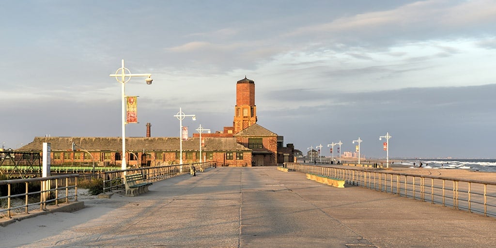 3 Iconic New York City Beaches and their Historical Buildings